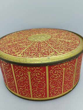 Vintage Guildcraft New York Round 8" Tin Biscuit / Fruitcake Red & Gold